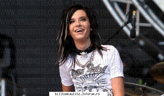 Cel mai fermecator lucru la Bill - ochisori, gura ....si are o voce super cre' k as - Bill Kaulitz