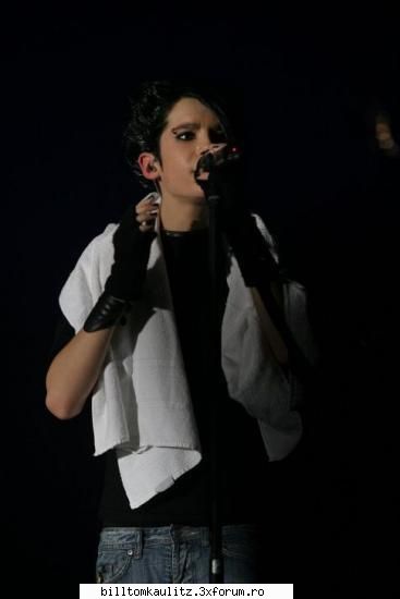 care este parerea voastra despre bill? - hmmmmmmm...yumyyyy...l-as manka:D:D asa - Bill Kaulitz
