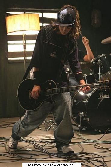 ce va fermecat le tom ? - tom e sooooper...totul e perfect la - Tom Kaulitz